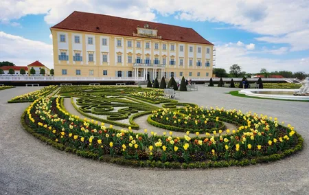 Vienna to Schloss Hof Skip-the-line Private Tour & Transport