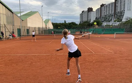Play Super Friendly Tennis In Vienna