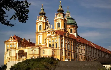 One way transfer from Vienna to Salzburg with optional stop at the Melk abbey