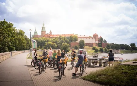 Full Bike Tour - the Old Town, Jewish Qtr & the Ghetto NEW BIKES