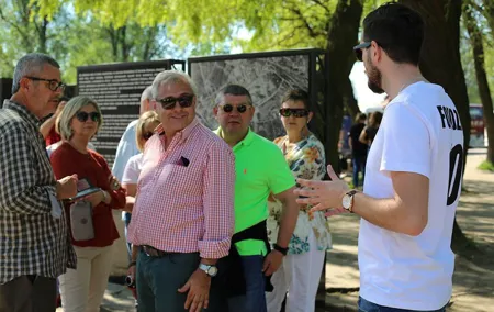 Krakow: Auschwitz Guided Tour Hotel Pickup & Lunch Option