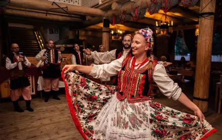 Cottage Style Evening with Folk Show and Traditional Feast from Krakow