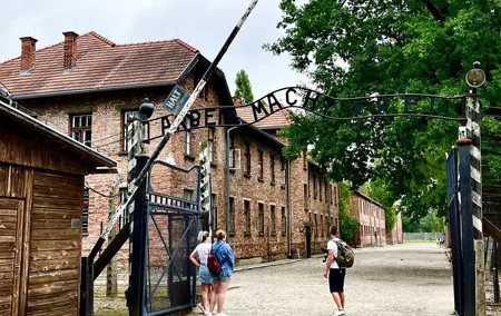 Krakow: Auschwitz - Birkenau Guided Tour with Private Transport