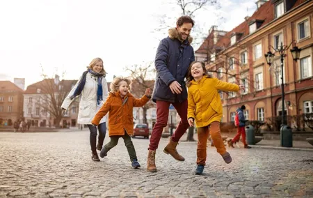 Private Family Tour of Krakow Old Town with Cruise Tickets
