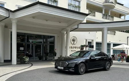 Luxury Private Mercedes Airport Transfer in Krakow