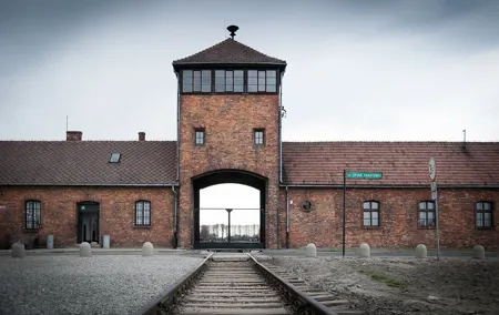 Full-Day Auschwitz and Birkenau Tour from Krakow with Private Transfer