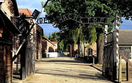 Auschwitz-Birkenau guided tour from Krakow with a private transport