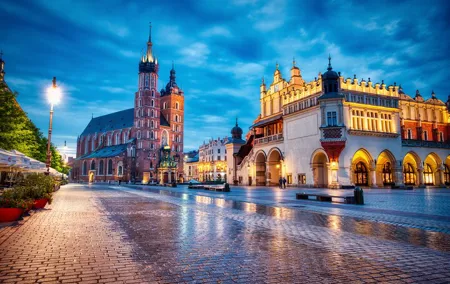 2-Hour City Walking Tour in Creepy Krakow