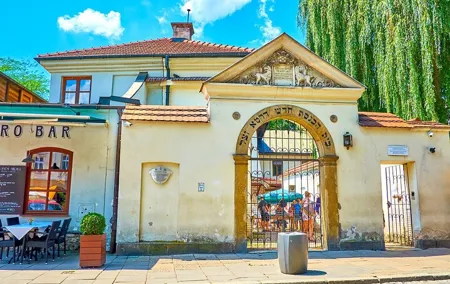 3-Day Krakow Guided Tour: Jewish Quarter and Ghetto with Wieliczka and Auschwitz