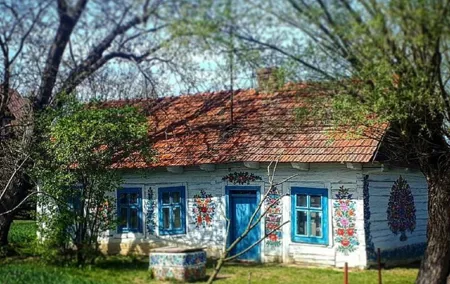 Full-Day Zalipie Painted Village Guided Tour