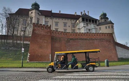 Krakow: Old Town by Golf Cart, Wawel Castle and Underground Museum visit, lunch