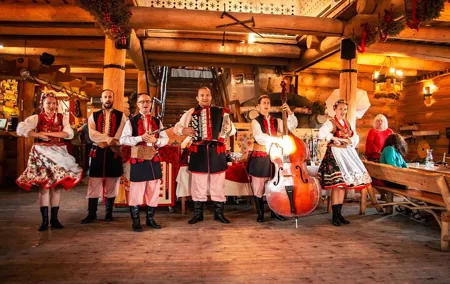 Evening Folk Show, singing, dancing and delicious food