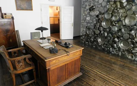 Small Group Schindler Factory and Ghetto Visit with Guide