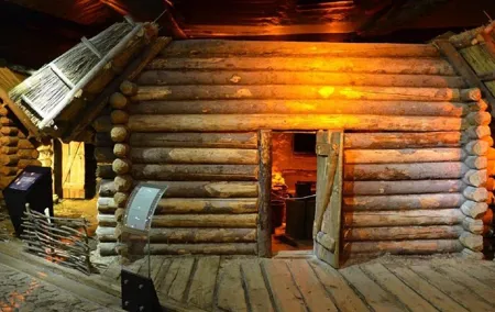 Krakow: Skip the Line Underground Museum & Old Town Private Guided Tour
