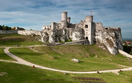 Ogrodzieniec Castle & Ojcow National Park Tour