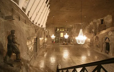 Old Town, Wawel Castle and Salt Mine Tour in Krakow