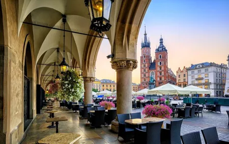 Krakow's Market Square Guided Tour with visit to St. Mary Church