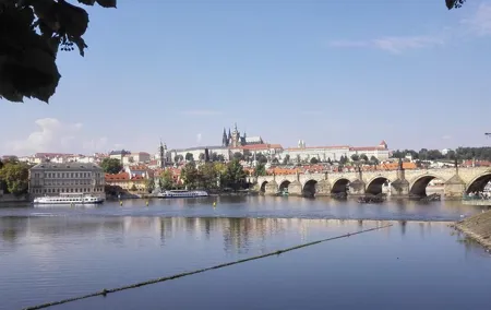 2:5-Hour Walking Tour of Old Town Prague with Boat Ride