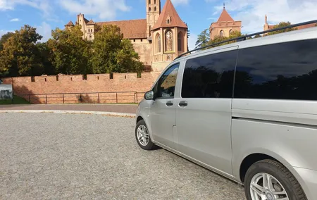Private Warsaw Modlin/Chopin/Pyrzowice and Kraków Airport Transfer to Krakow