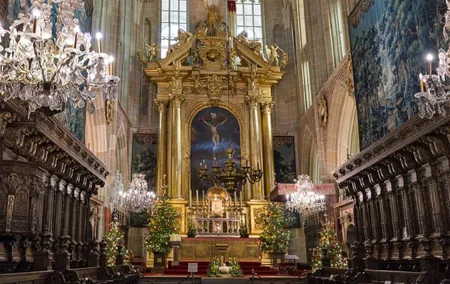 2 Days Tour: Wawel Hill, Schindler Factory & Wieliczka with Guide