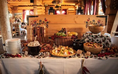 Krakow: Folk Show A Taste of Polish Tradition with Dinner