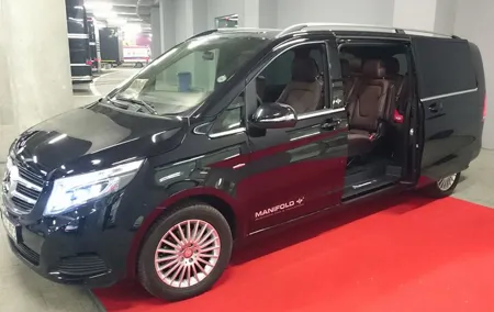 Airport to Cracow transfer by Minivan