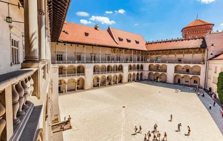 Krakow: Skip The Line Wawel Castle and Hill Guided Tour