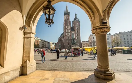 Old Town St Mary's Basilica and Rynek Underground Guided Tour
