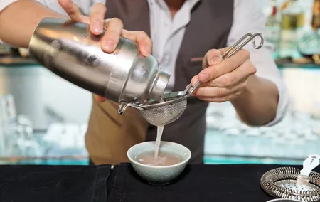 Krakow Cocktail Making Class with 4 Cocktails
