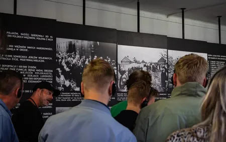 from Kraków: Auschwitz excursion with guaranteed Dutch guide