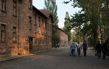 Krakow : Auschwitz Tour with Minivan Pickup