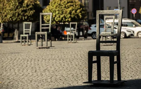 Krakow Vistula Cruise with Guided Tour of Former Jewish Ghetto
