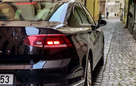 Private ARRIVAL Transfer by LIMOUSINE 3+1pax