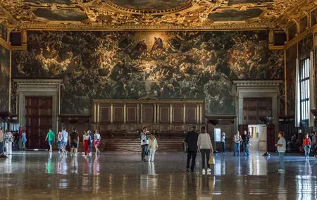 Venice: Doge's Palace Guided Tour With Tickets & Optional Gondola