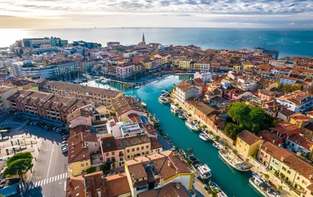 The Essence of Venice in a Stress Free Small group Walking Tour with a Top Guide