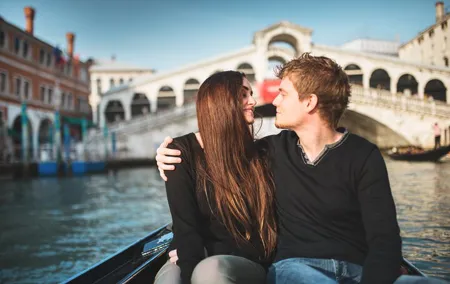 Private Photoshoot on Personal Gondola in Venice