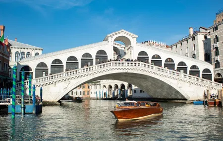 Private Arrival Transfer: Venice Train or Bus Stations to Venice Hotels