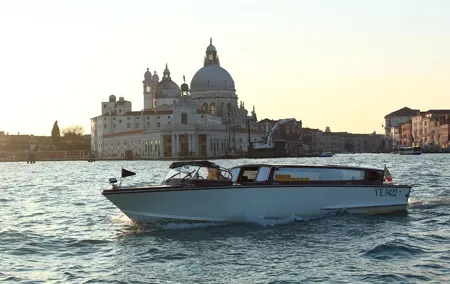 Private Departure Transfer: Venice Hotels to Venice Train or Bus Station
