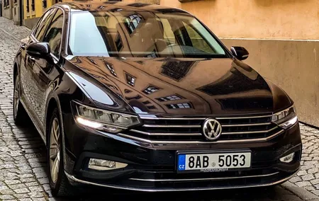 Private ROUND-TRIP (FROM and TO the AIRPORT) by LIMOUSINE 3+1pax