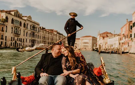 Private Gondola Ride with Professional Photographer in Venice