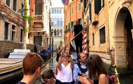 Morning Walking Tour of Venice Plus Gondola Ride