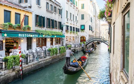 Venice Gondola ride with Skip the Line Doge's Palace tour
