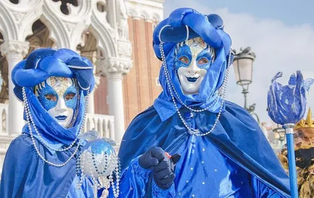Venice Carnival Tour of Must-See Sites with Local Guide & Frittelle Tasting