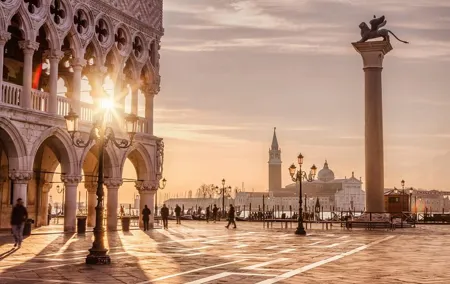 Private Venice City Tour and Gondola Ride
