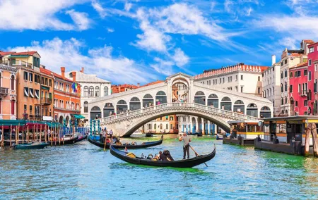 Venice Shared Gondola Ride: 30 Minutes through Grand Canal