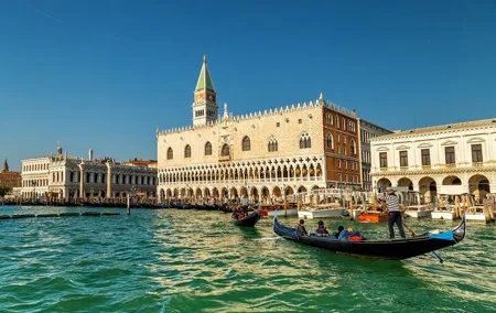 Doge's Palace Guided Tour with Gondola Ride in Venice