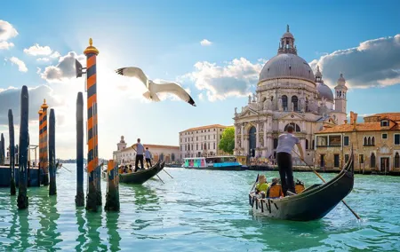 Private Walking Tour of Venice's Old Town with Gondola Ride
