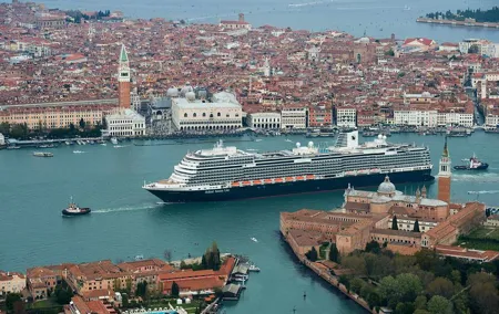 Venice Shared Arrival Transfer: Marittima Cruise Port to Central Venice