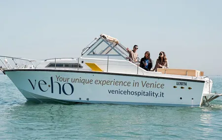 4-hour private tour: Murano and Burano by private boat