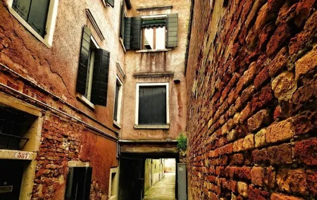 Private Walking Tour: Dorsoduro and San Polo Districts in Venice